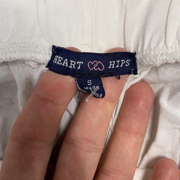 Heart Hips White Lace Hem Woven Shorts NWT - Picture 3 of 11